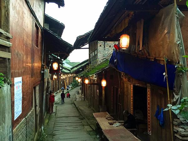 枣庄市政协文艺、新闻出版界委员举行“新春走基层 送福送温暖”活动